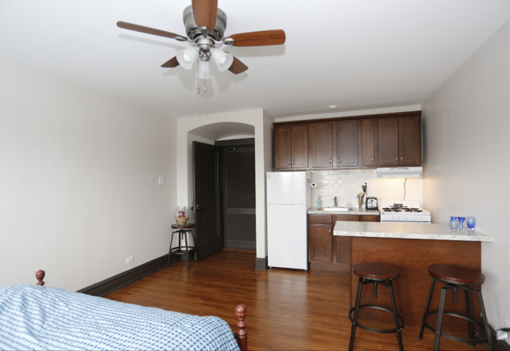 304 W. Touhy Park Ridge JNL Properties Apartments